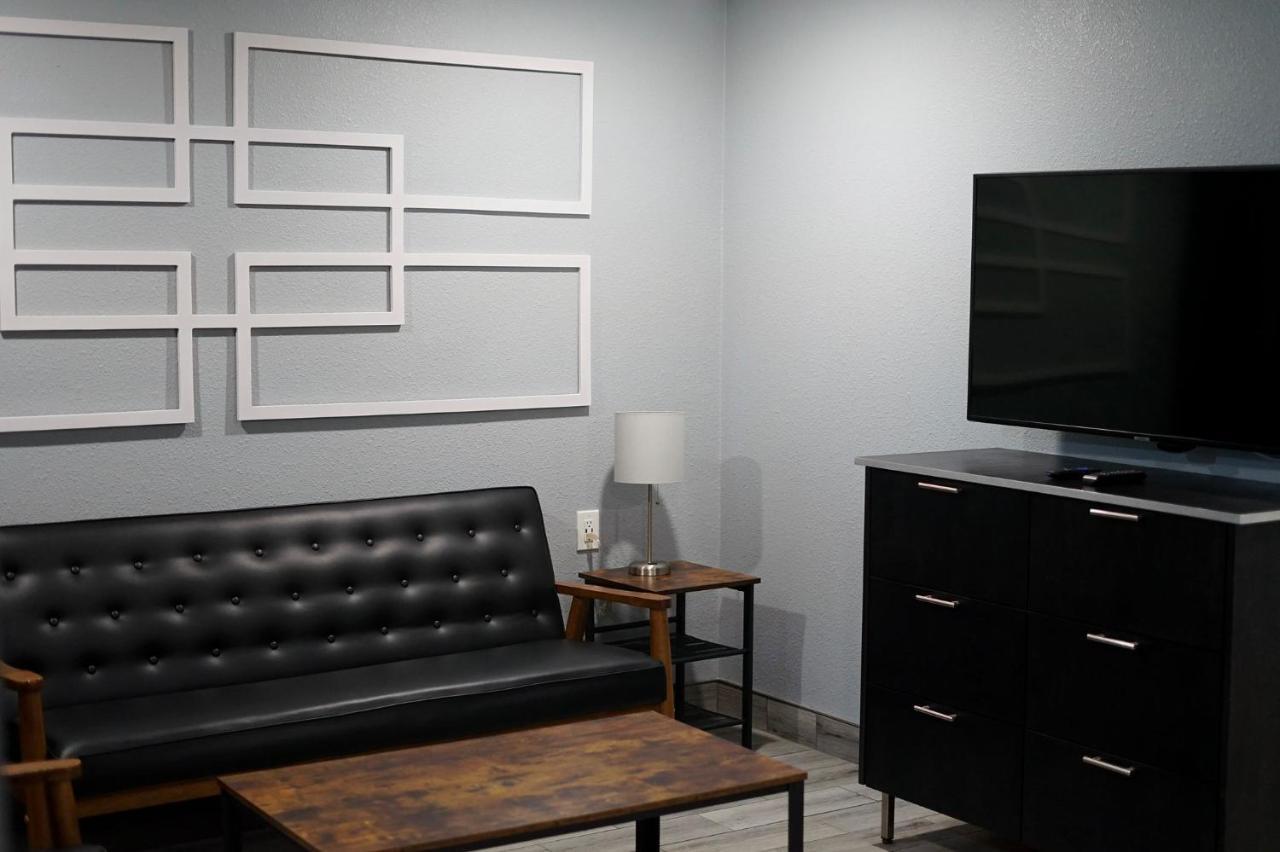 Executive Suite,1197990088:JPEG
