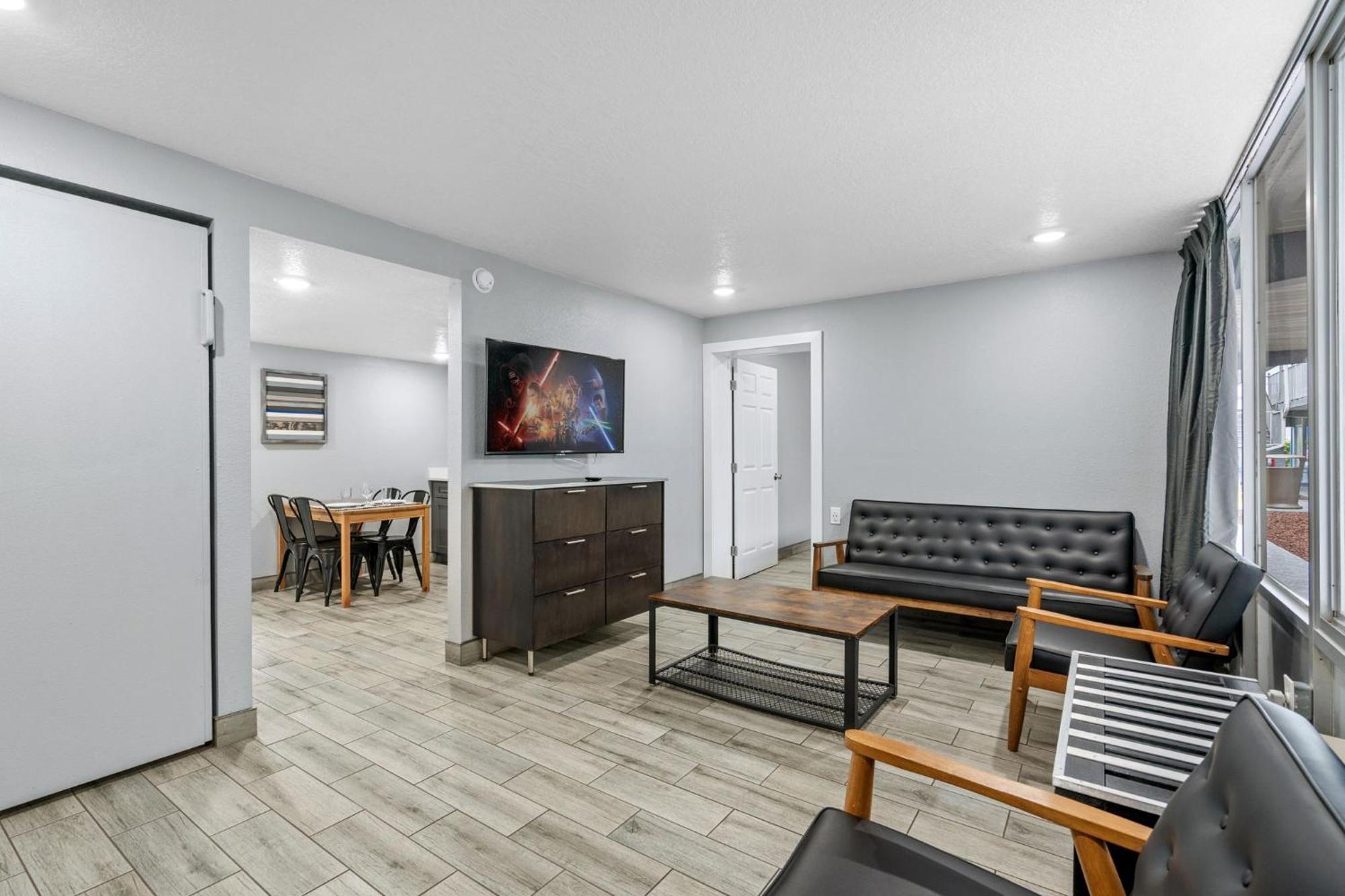 Two-Bedroom Suite,1550057239:JPEG