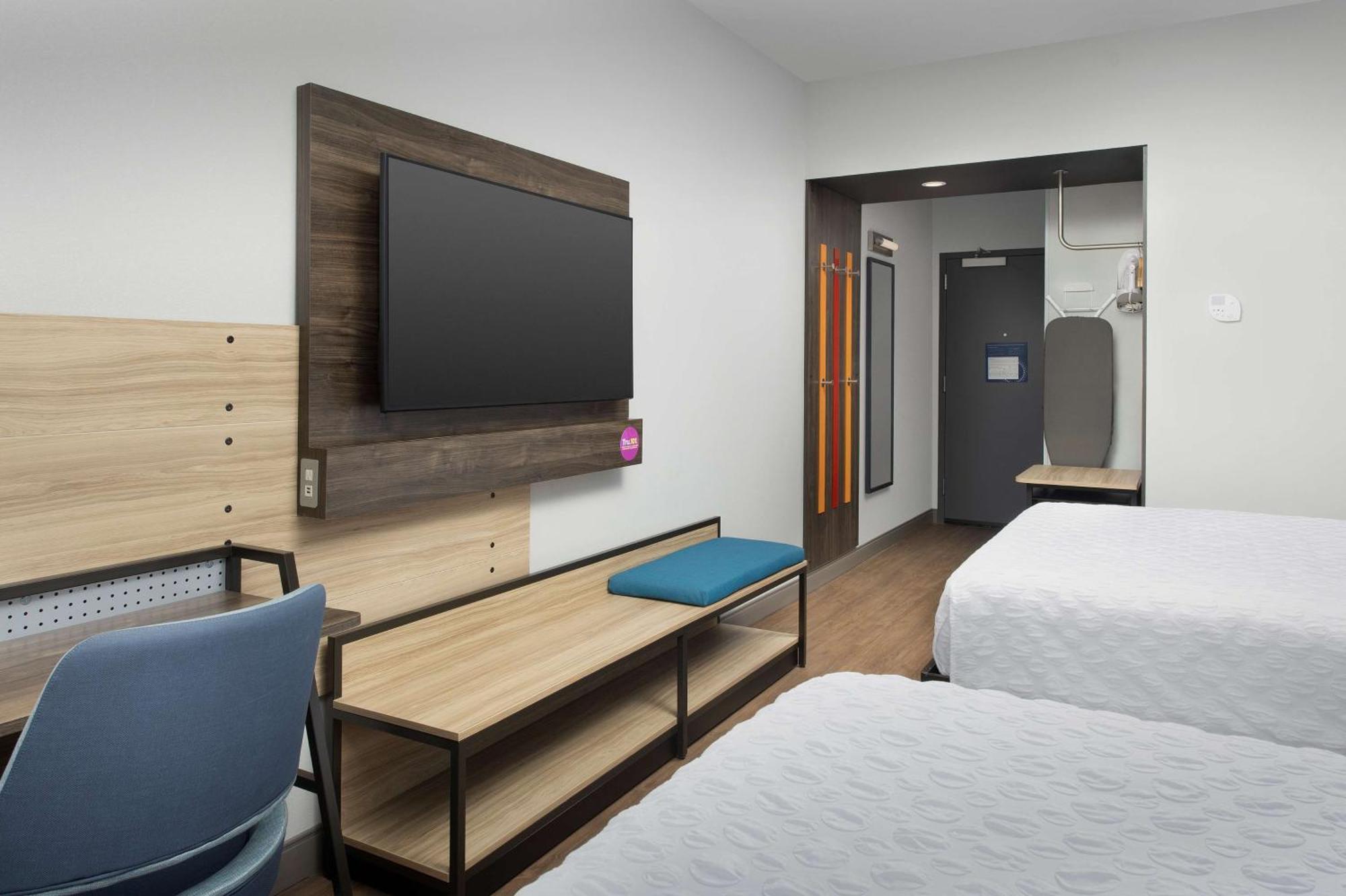 Queen Room with Two Queen Beds,1557099376:JPEG