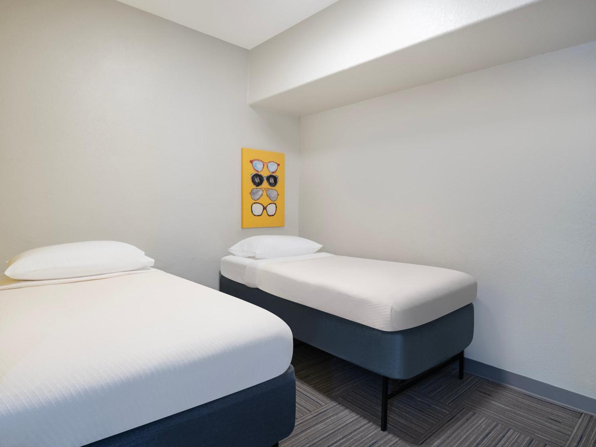 2 Bedroom Queen Suite