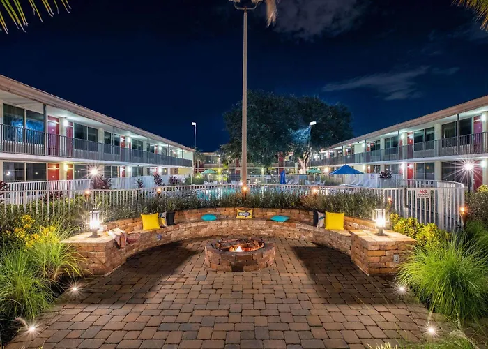 Hotel romântico: Ramada By Wyndham Kissimmee Gateway - Free Theme Park Shuttle